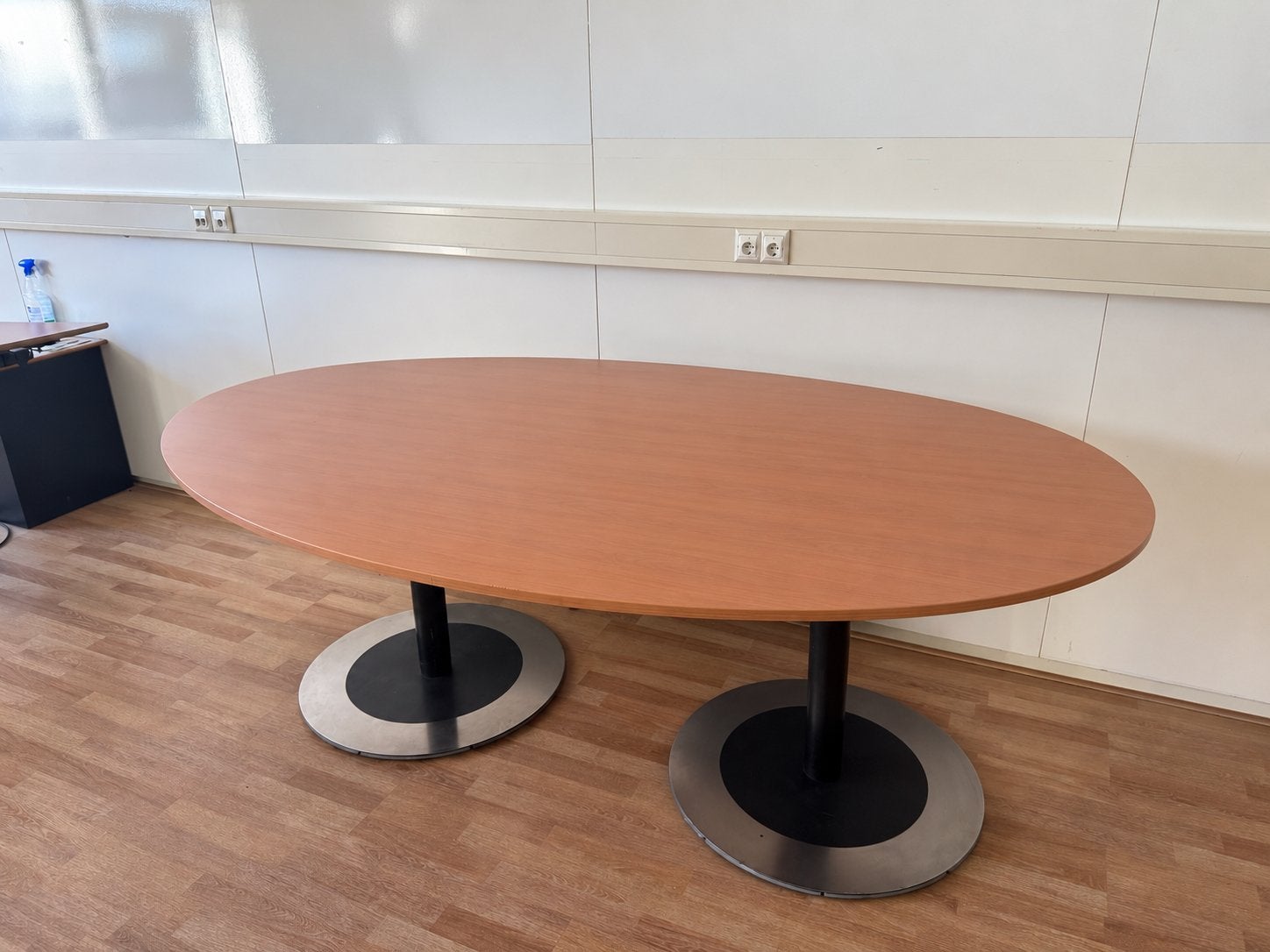 Ovale vergadertafel - Gebruikt, Gebruikt, 100 tot 150 cm, 200 cm of meer, Ophalen of Verzenden