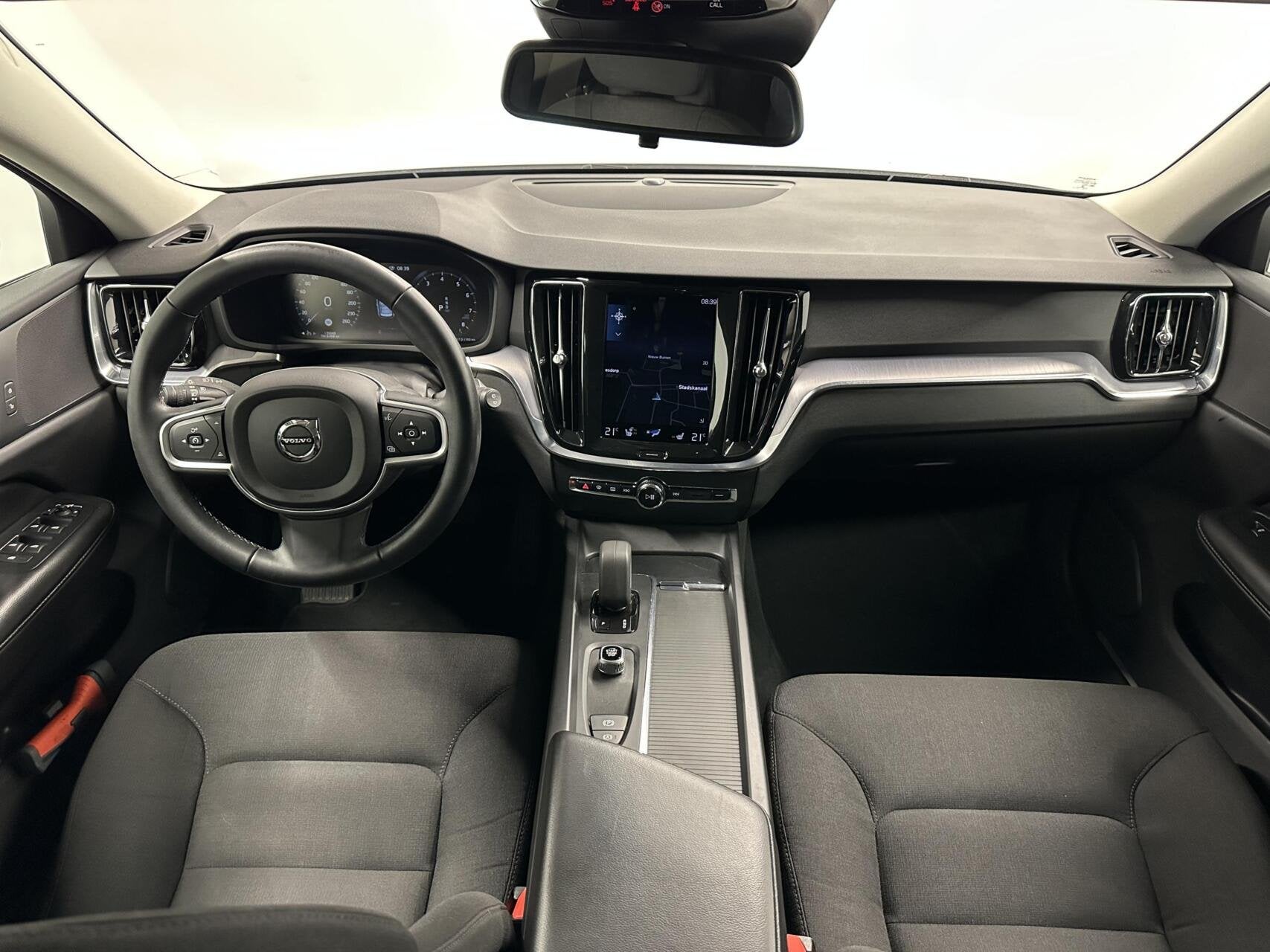 Volvo V60 2.0 B3 Momentum Advantage TREKHAAK CARPLAY NAVI AD, Auto's, 4 cilinders, Origineel Nederlands, Automatische klimaatregeling