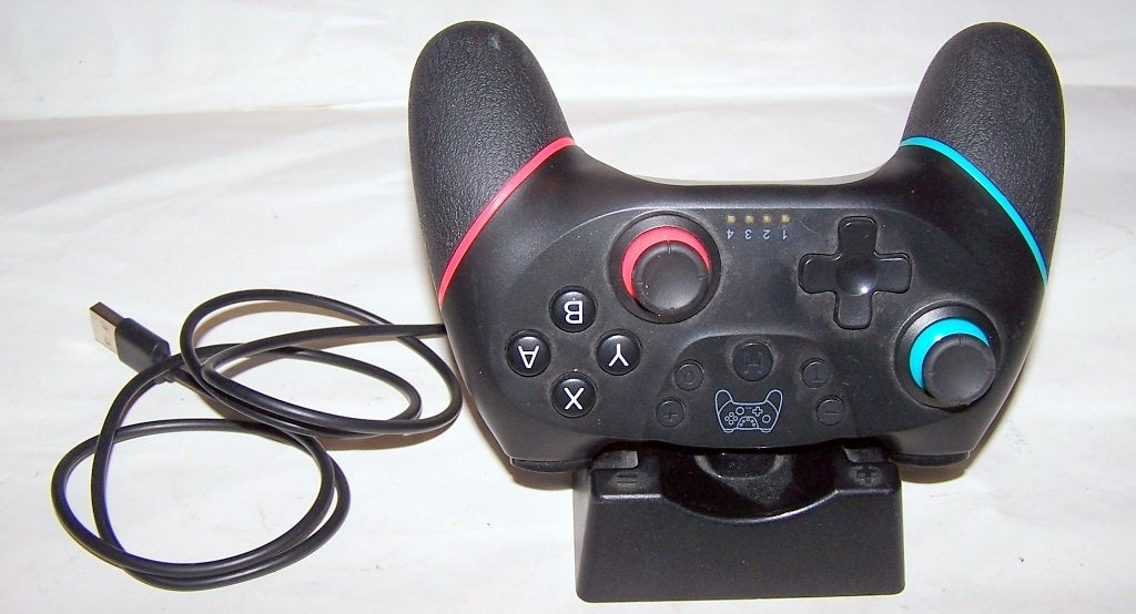Nintendo Switch draadloze Pro Controller met oplaadstation, Ophalen of Verzenden, Zo goed als nieuw, Met 1 controller, Switch Original
