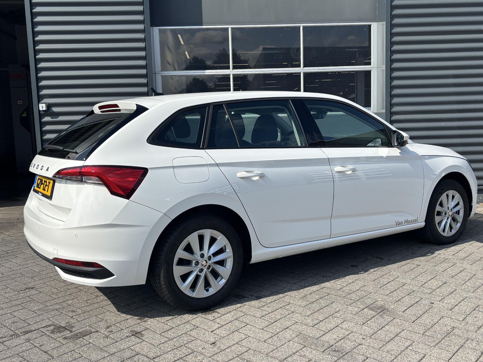 Skoda Scala 1.0 TSI Business Edition | Apple carplay & Andro, Auto's, Voorwielaandrijving, Scala, 116 pk, Wit