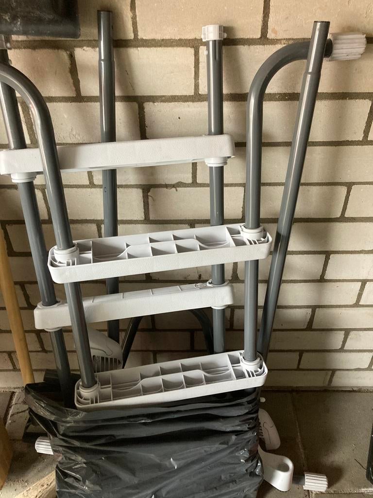 Intex Zwembad trapje 1.1m, Ophalen, Zo goed als nieuw