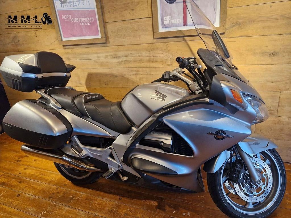 HONDA ST 1300 PAN EUROPEAN (bj 2007), Motoren, Motoren | Honda, HONDA, 4 cilinders, Motorrijbewijs A, Bedrijf