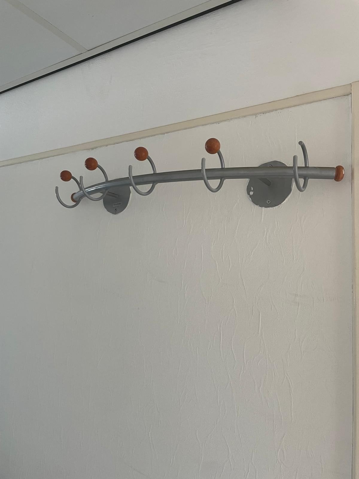 Metalen wandkapstok met houten knoppen, Huis en Inrichting, Woonaccessoires | Kapstokken, Wandkapstok, Gebruikt, Ophalen of Verzenden