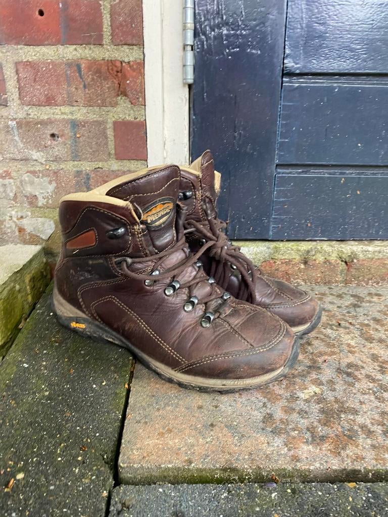 Berg wandel schoenen Lowa Tessin maat 37.5, Sport en Fitness, Bergsport en Wandelen, Ophalen, Gebruikt, Schoenen