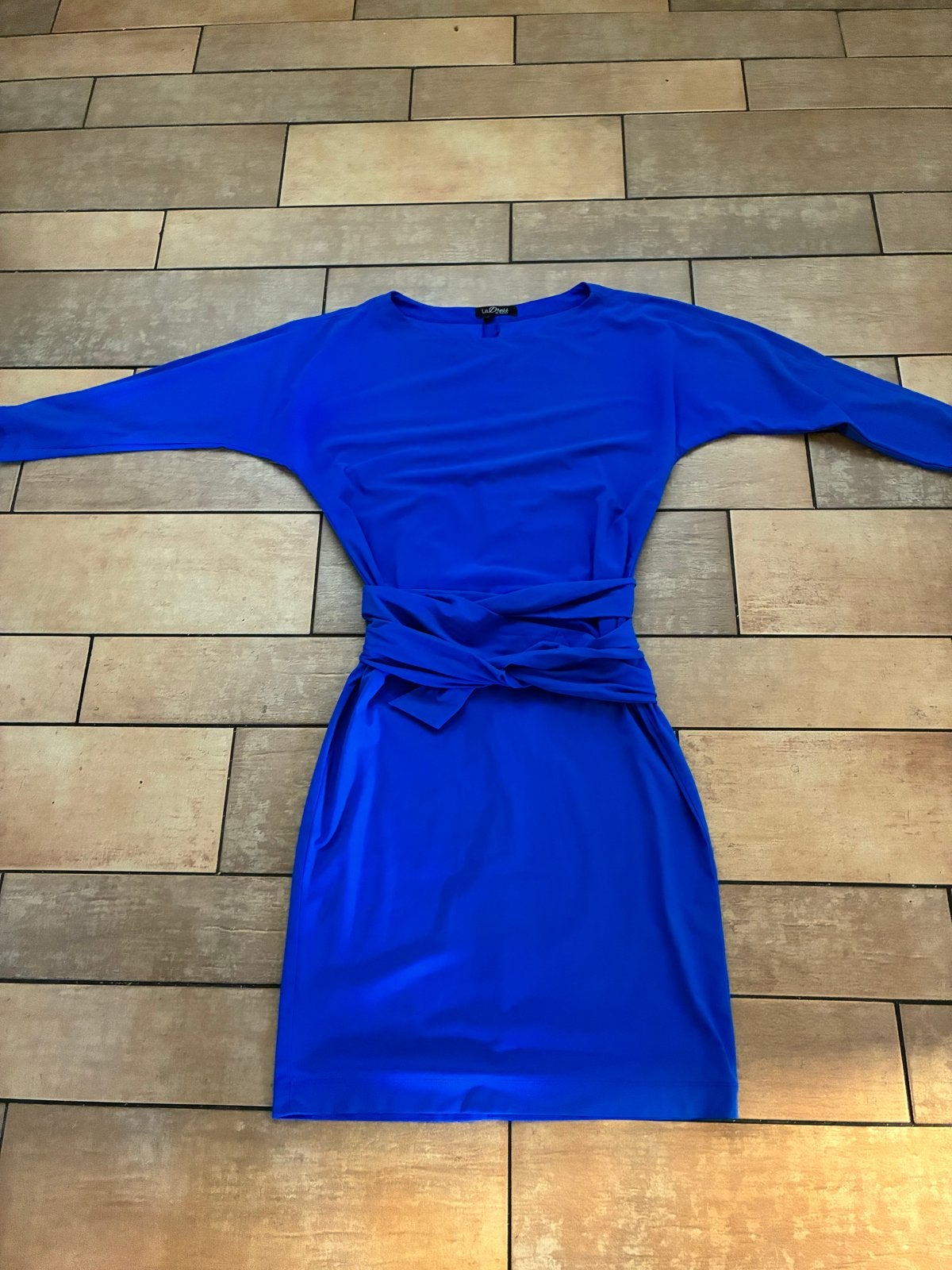 LaDress by Simone kobaltblauwe jurk met strikceintuur xxs, Kleding | Dames, Blauw, Ophalen of Verzenden, Zo goed als nieuw, Knielengte
