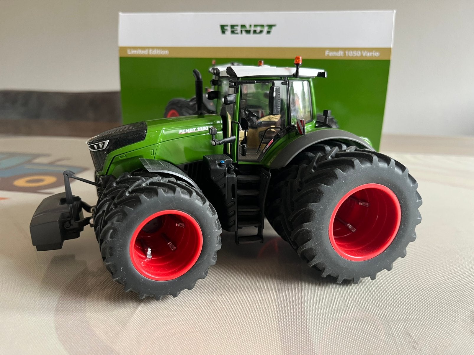 Fendt 1050 Vario tractor Wiking met dubbellucht Nieuw, Ophalen of Verzenden, Nieuw, Tractor of Landbouw, Overige merken