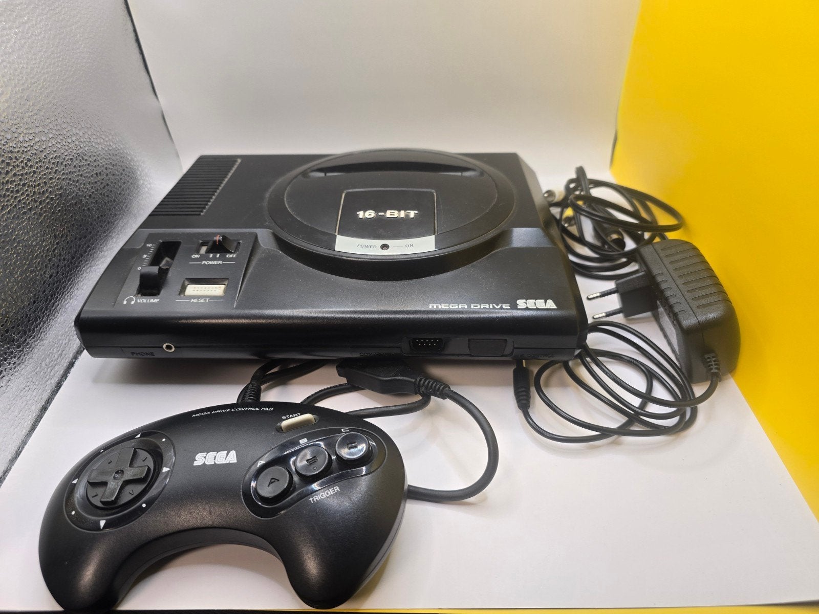 Sega Mega Drive 1 incl. controller en kabels, Ophalen of Verzenden