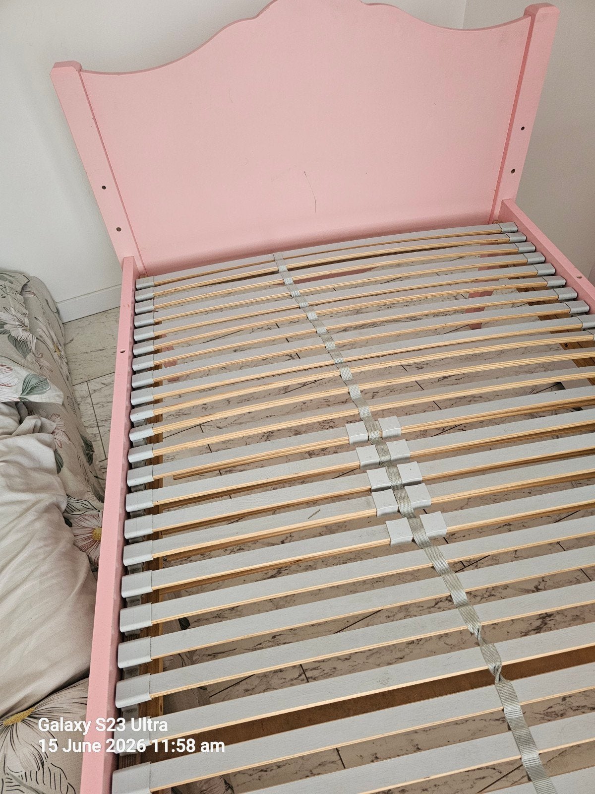 Roze 90×200 bed Gratis., Huis en Inrichting, Slaapkamer | Bedden, Ophalen, 90 cm, Zo goed als nieuw, Kinderlijk, Speels