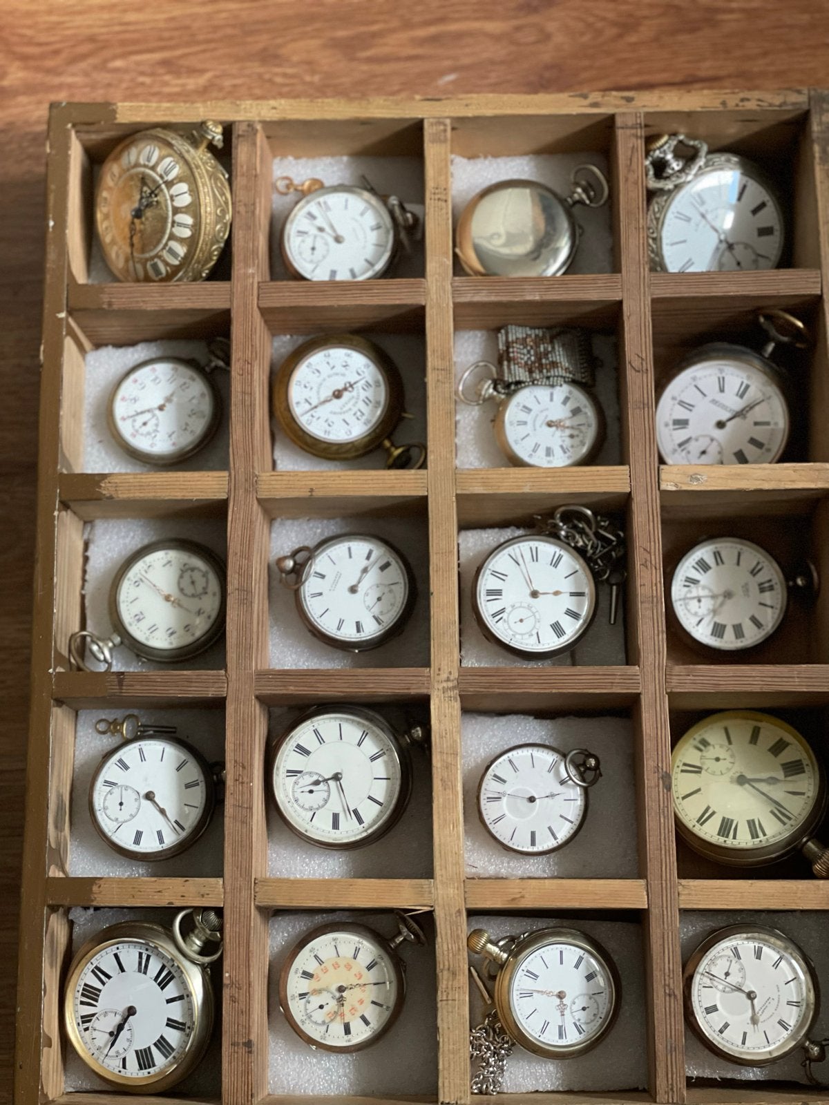 Complete verzameling van 40 zakhorloges, Sieraden, Tassen en Uiterlijk, Horloges | Antiek, Overige materialen, Zakhorloge, Met ketting