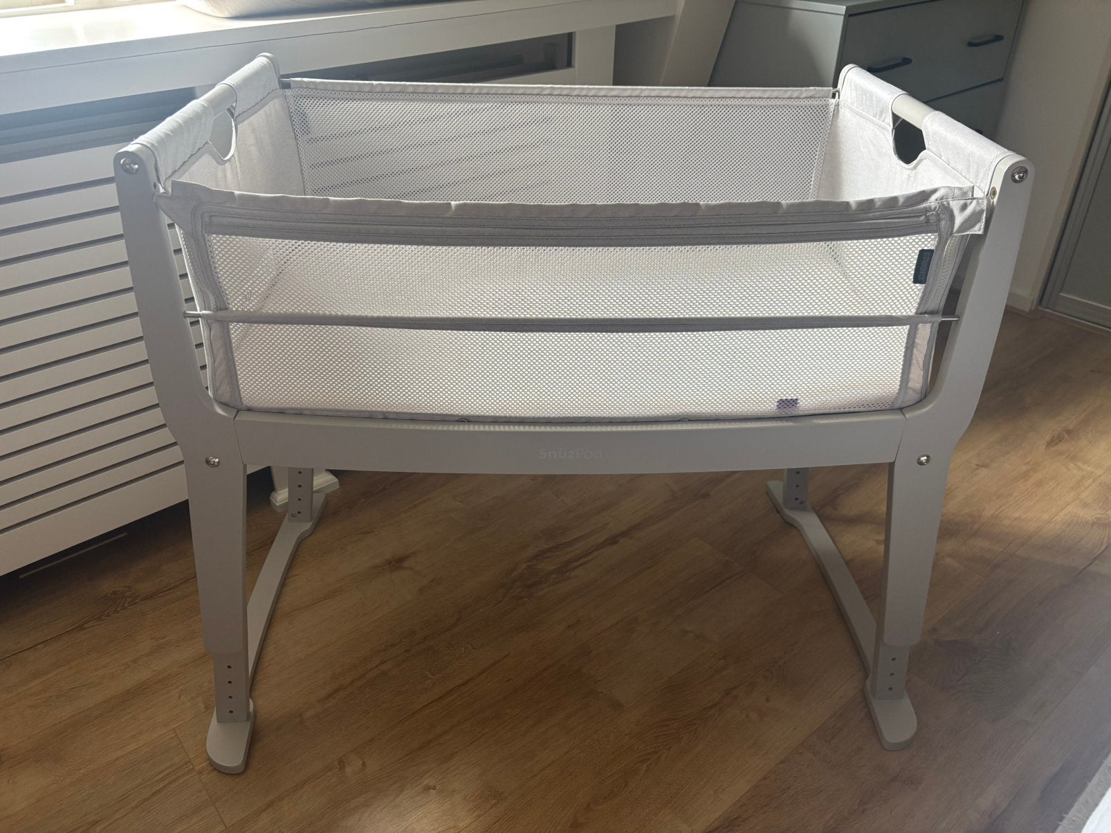 Co-sleeper Snuzpod studio, Kinderen en Baby's, Babywiegjes en Ledikanten, Ophalen of Verzenden, Zo goed als nieuw, Wieg