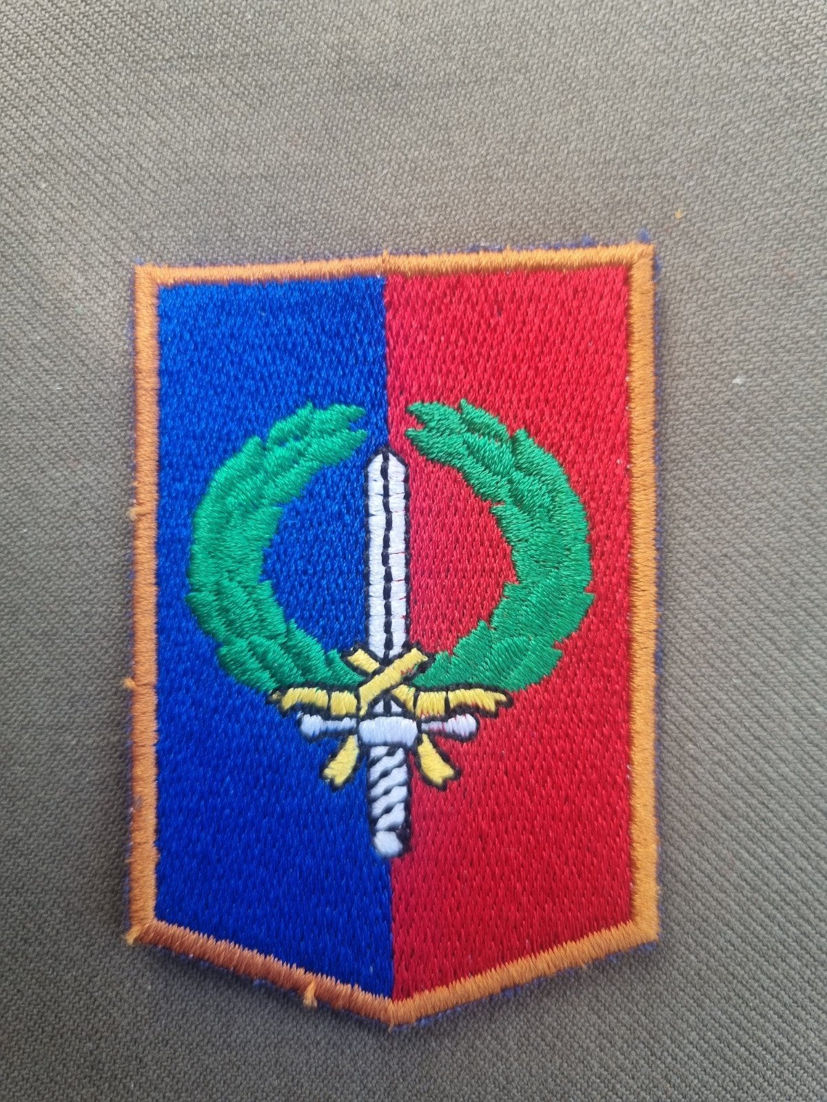 Mouwembleem DT gevechtssteunbrigade, Ophalen of Verzenden, Landmacht, Nederland, Embleem of Badge