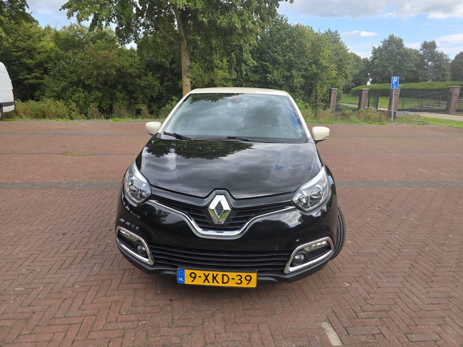 Renault Captur 1.2 TCE 120 EDC 2014 Zwart Automaat, 625 kg, 4 cilinders, Zwart, Origineel Nederlands