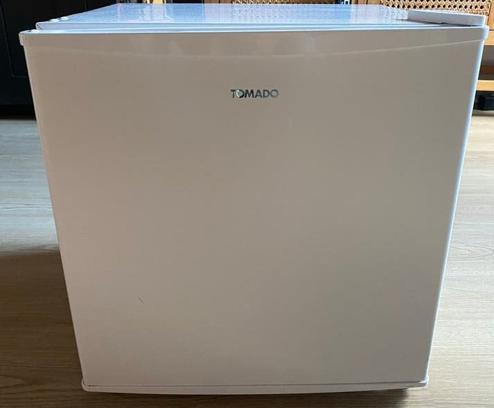 Tomado TRM4402W/01 Mini Koelkast - Compact en Efficiënt, Zonder vriesvak, Ophalen of Verzenden, Minder dan 45 cm, Minder dan 85 cm
