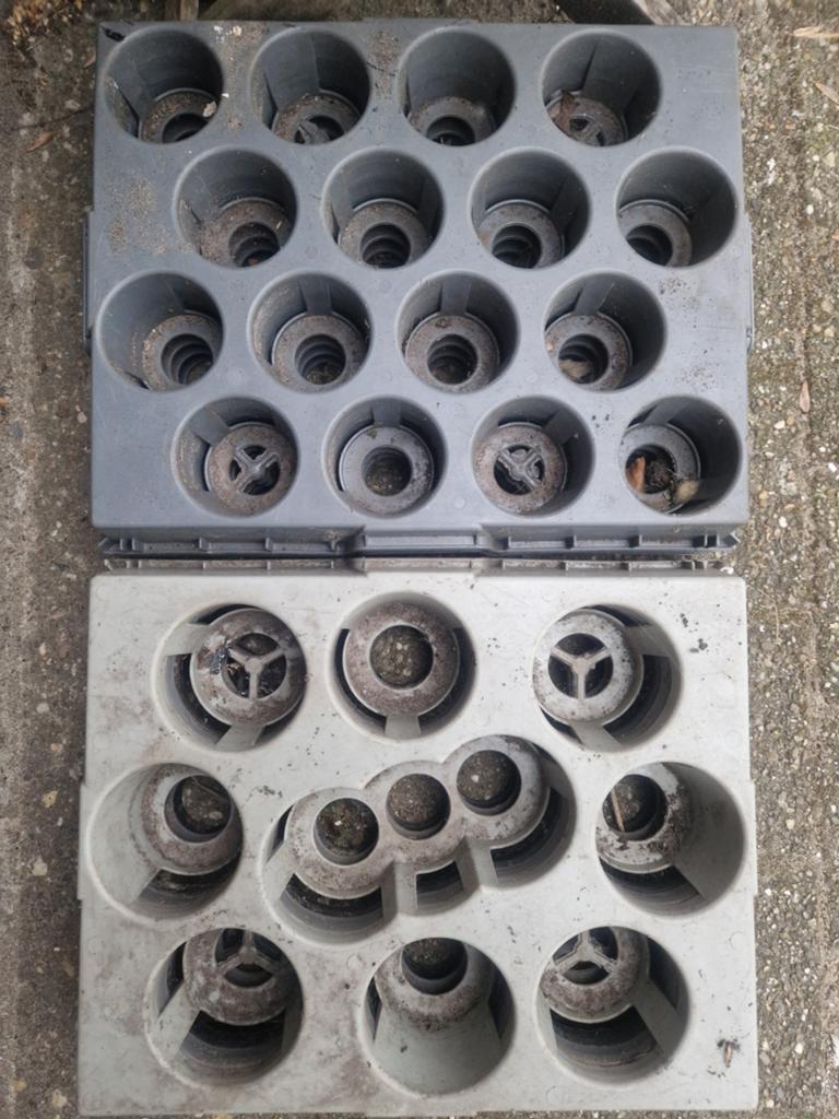 Kweekpotten- trays voor planten/potten, Kunststof, Gebruikt, Minder dan 30 cm, Minder dan 60 cm