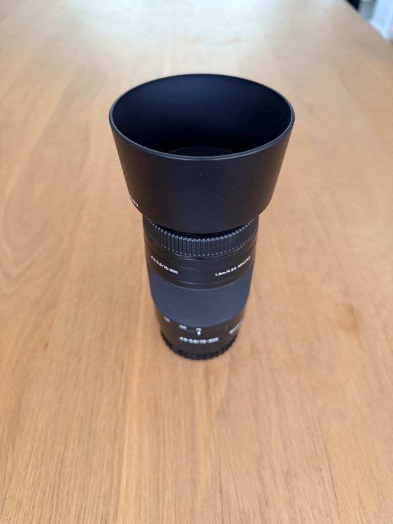 Sony 75-300mm f/4.5-5.6 telezoomlens A-mount, Zonnekap, Sony, Zo goed als nieuw, 300 mm