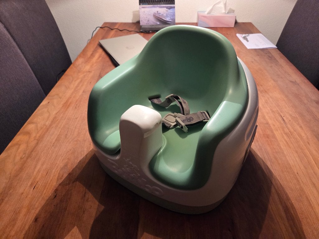 Bumbo seat, Kinderen en Baby's, Ophalen, Zo goed als nieuw, Overige typen, Afneembaar eetblad