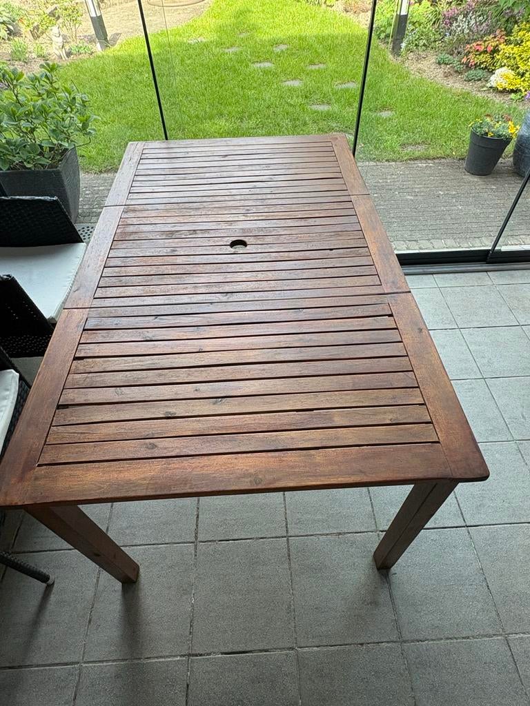 Houten tuintafel met parasolgat, Huis en Inrichting, Tafels | Eettafels, Ophalen, Gebruikt, 100 tot 150 cm, 50 tot 100 cm