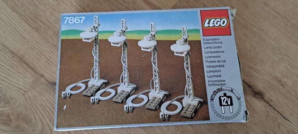 7867  4 st. 12v. lichtmasten, Gebruikt, Compleet, Verzenden, Lego