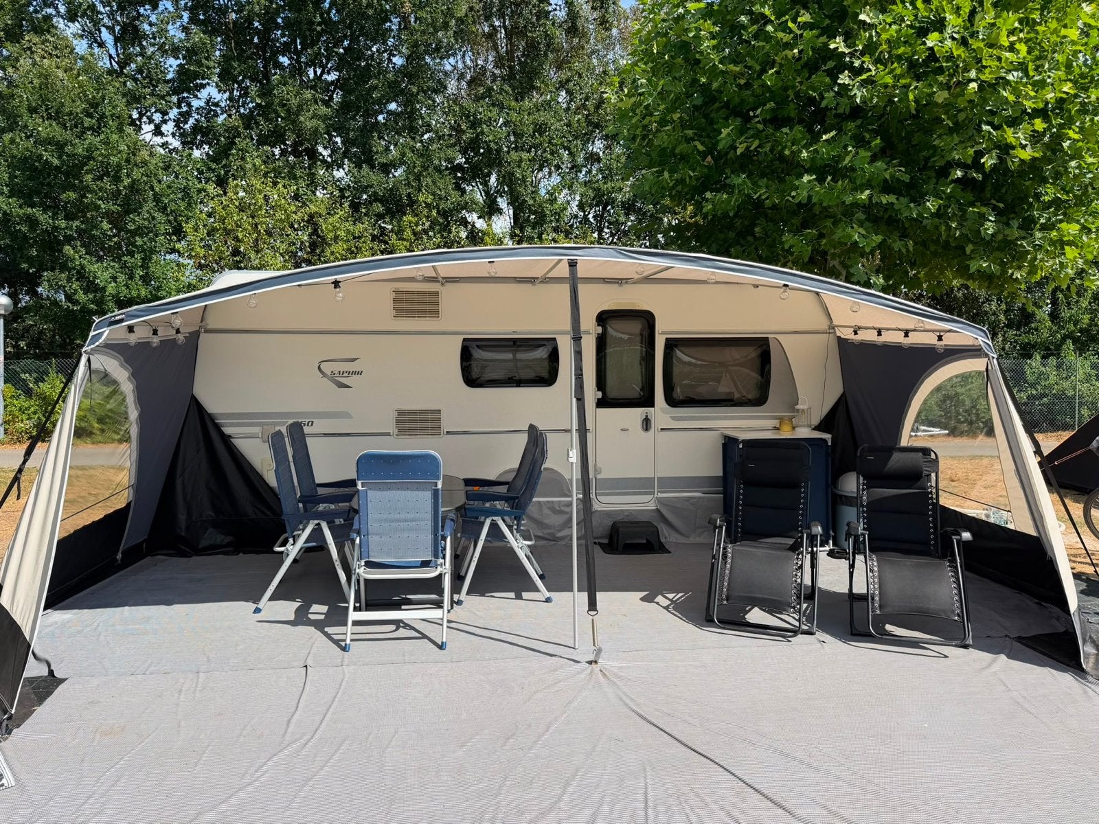 Zeer complete Fendt Saphir 560 SKM met stapelbed, Caravans en Kamperen, Rondzit, Vast bed, Particulier, Luifel