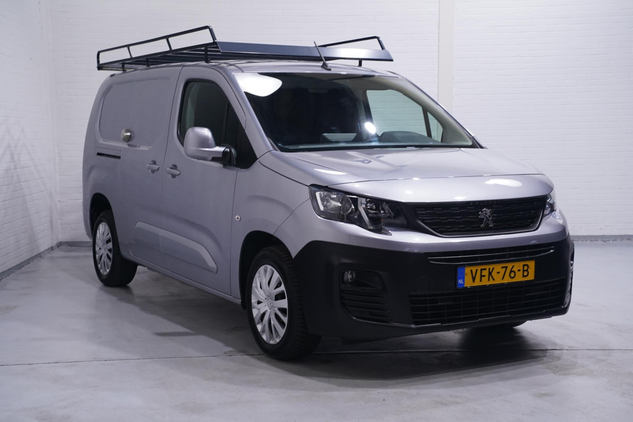 Peugeot Partner 1.5 BlueHDI 130 pk L2 Premium Navi, Imperiaa, Stof, Gebruikt, 4 cilinders, 23 km/l