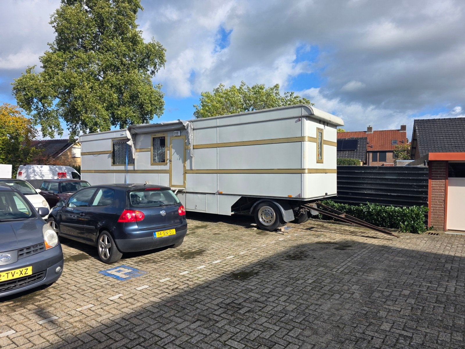 Ruime Kermiswoonwagen - 12,5 meter, Caravans en Kamperen, Overige merken, Particulier, 2000 kg en meer, Vast bed