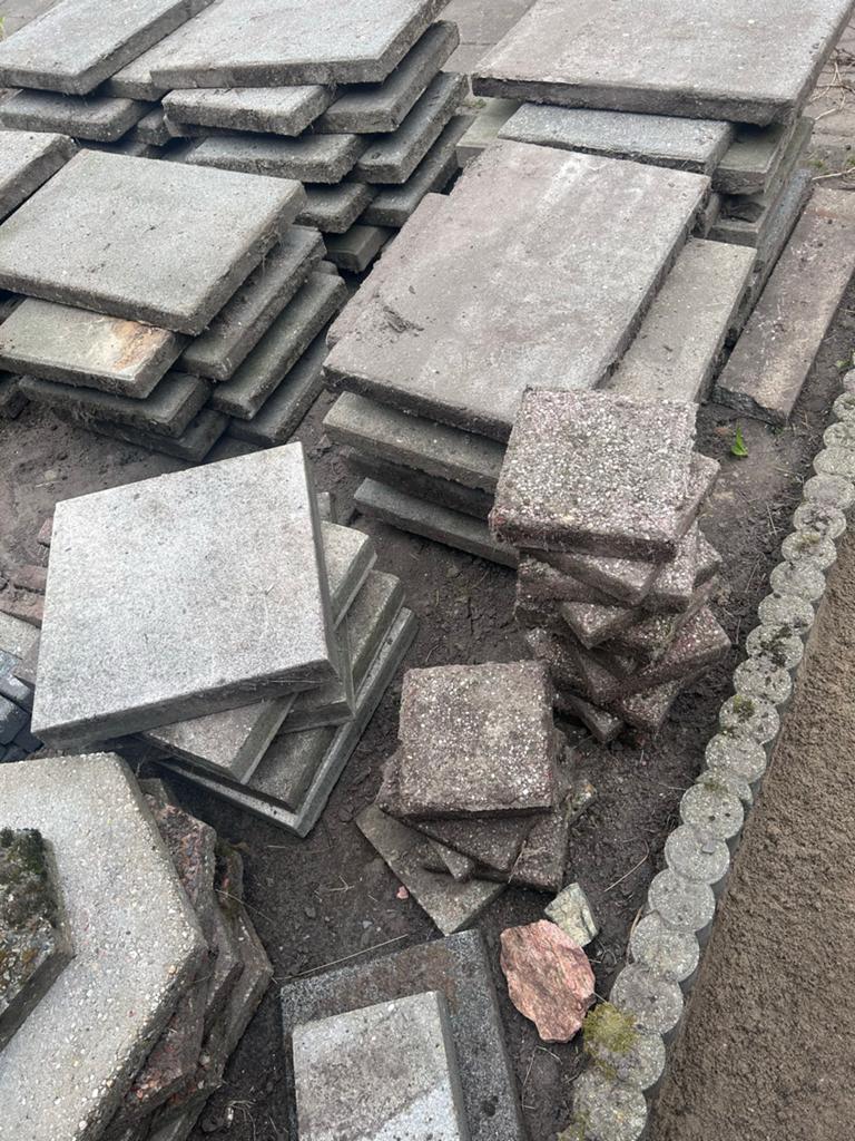 GRATIS AF TE HALEN gebruikte diverse tuintegels, Tuin en Terras, Ophalen, Gebruikt, 10 m² of meer, Beton