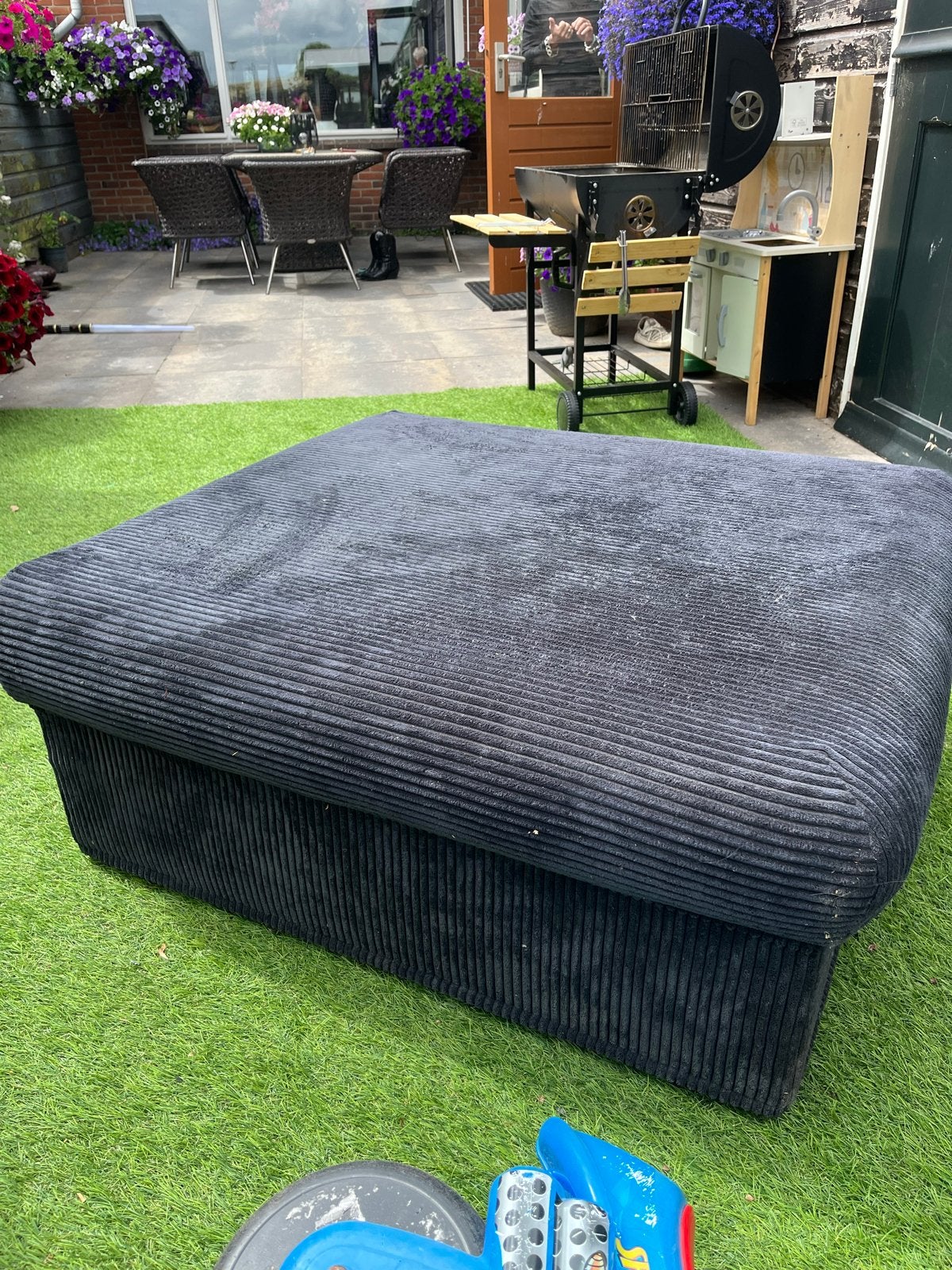 Zwarte ribstof poef/hocker - Zo goed als nieuw, Ophalen, Vierkant, Zo goed als nieuw, 75 tot 100 cm