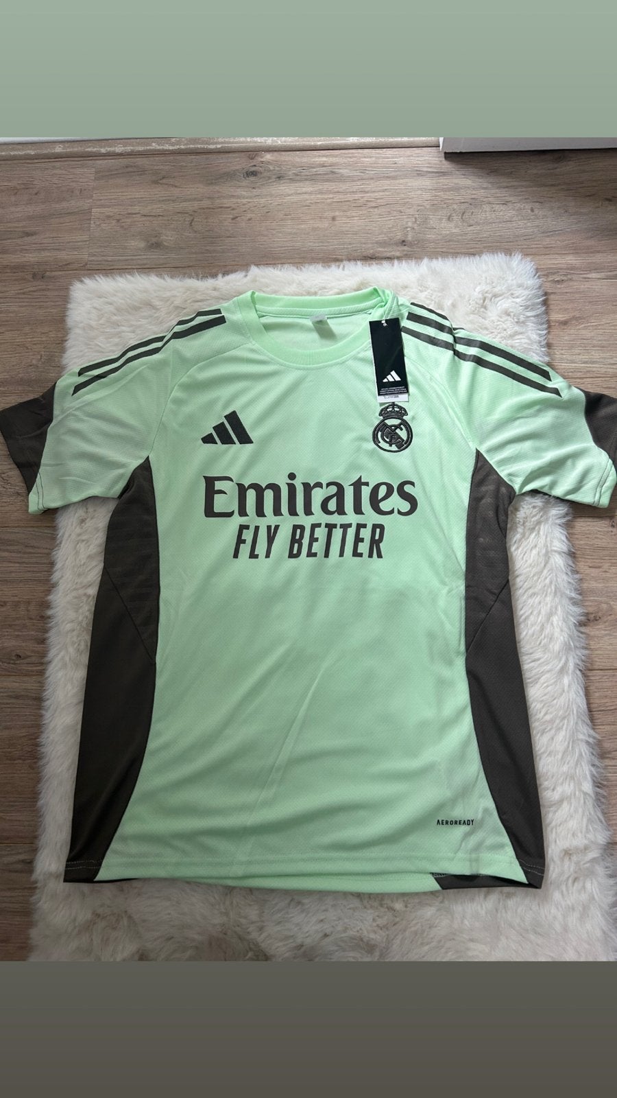 Nieuw Real Madrid Trainingsshirt Maat M, Maat M, Ophalen of Verzenden, Nieuw, Shirt