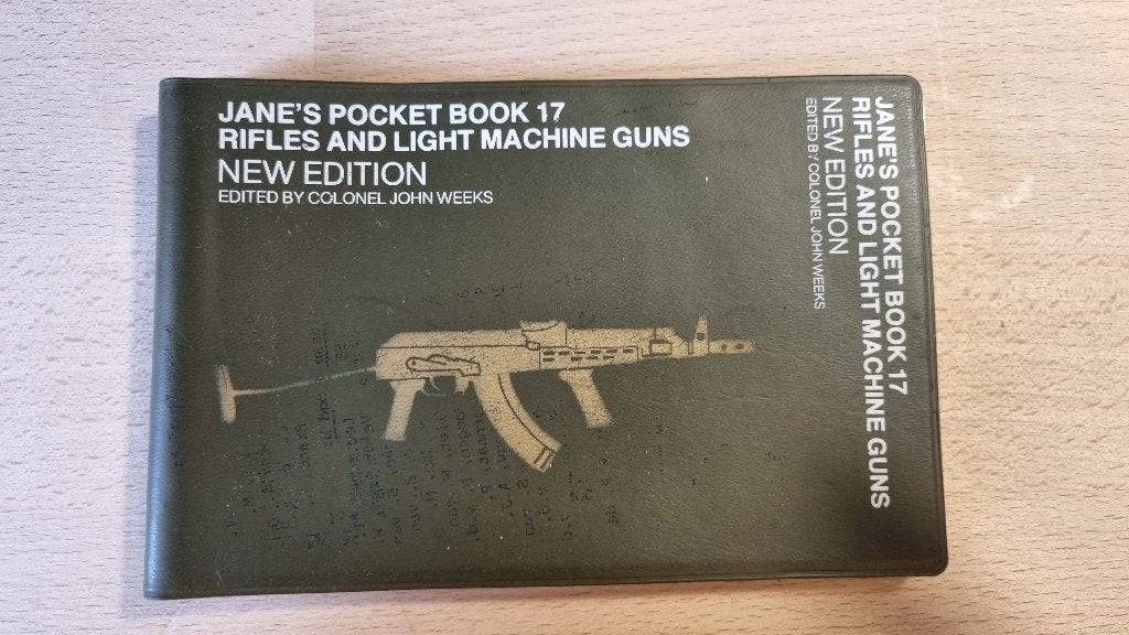 Jane's Pocket Book nr. 17: Rifles and Light Machine Guns, Ophalen of Verzenden, Gebruikt