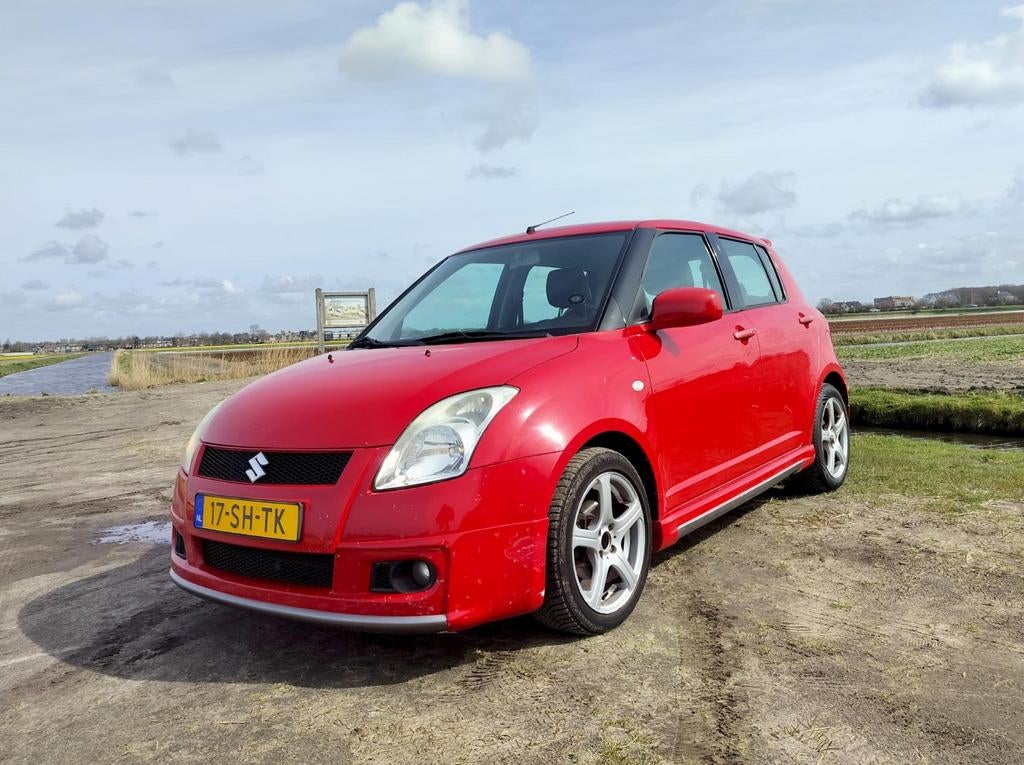 Suzuki Swift 1.5 5D 2006 Rood, Auto's, Voorwielaandrijving, 15 km/l, 40 €/maand, Zwart