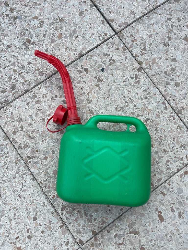 Benzine jerrycan 5 liter met schenktuit, Ophalen of Verzenden