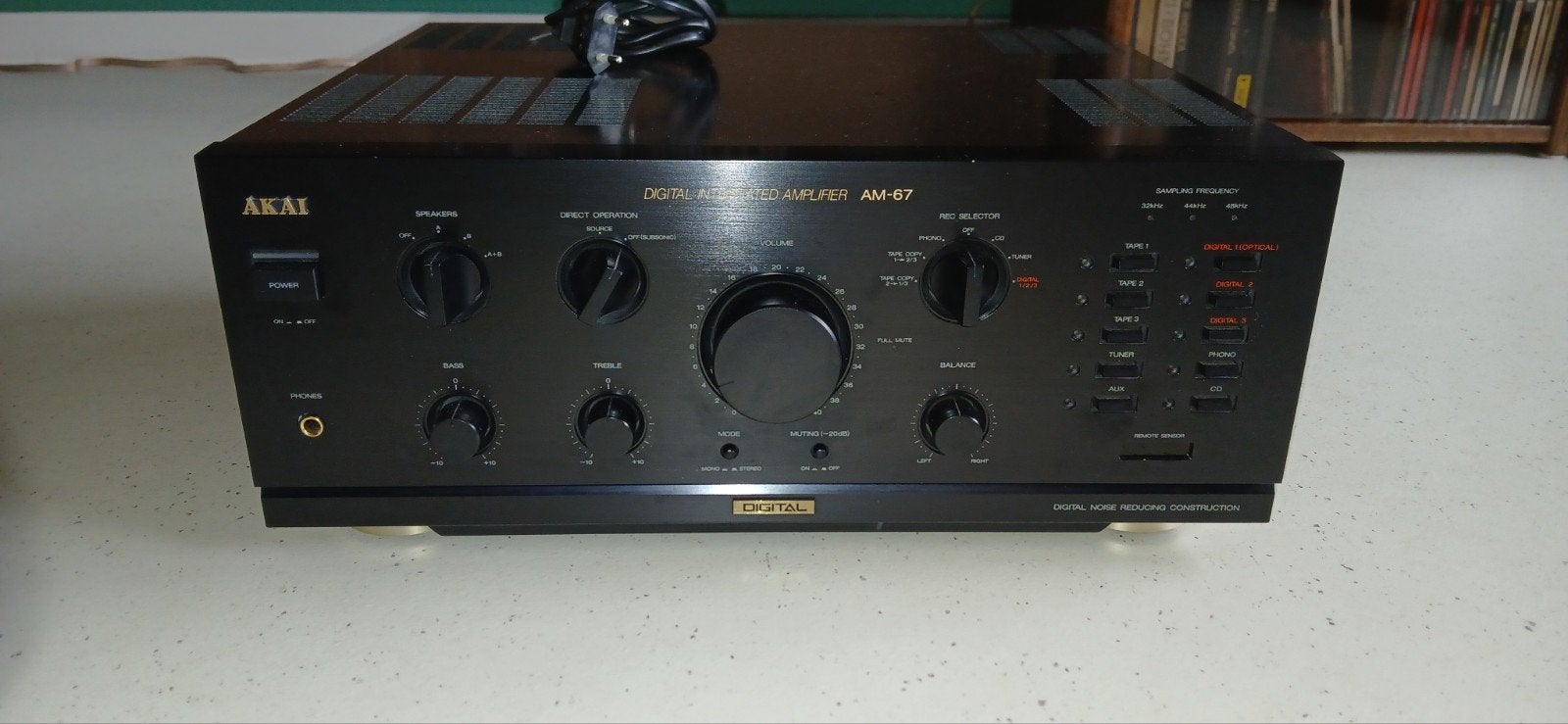 AKAI AM-67 Digital Integrated Amplifier - Topstaat, Zo goed als nieuw, 60 tot 120 watt, Stereo, Ophalen