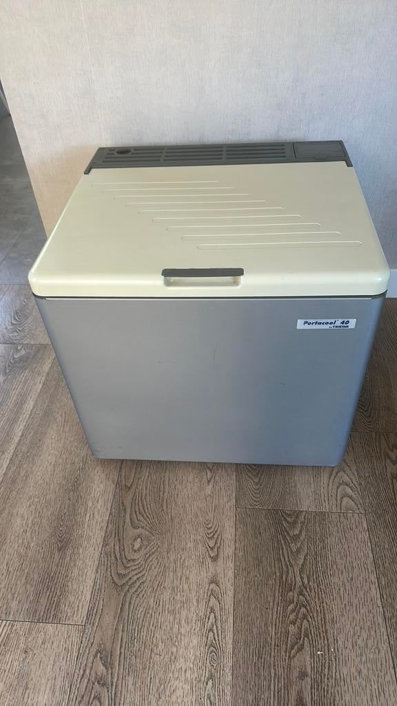 Trisar koelbox gas elektrisch 12 volt, Caravans en Kamperen, Koelboxen, Ophalen, Zo goed als nieuw, Elektrisch