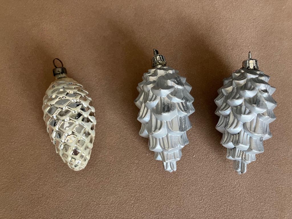 3 Dennenappels / Kerstballen, Diversen, Kerst, Ophalen of Verzenden, Gebruikt