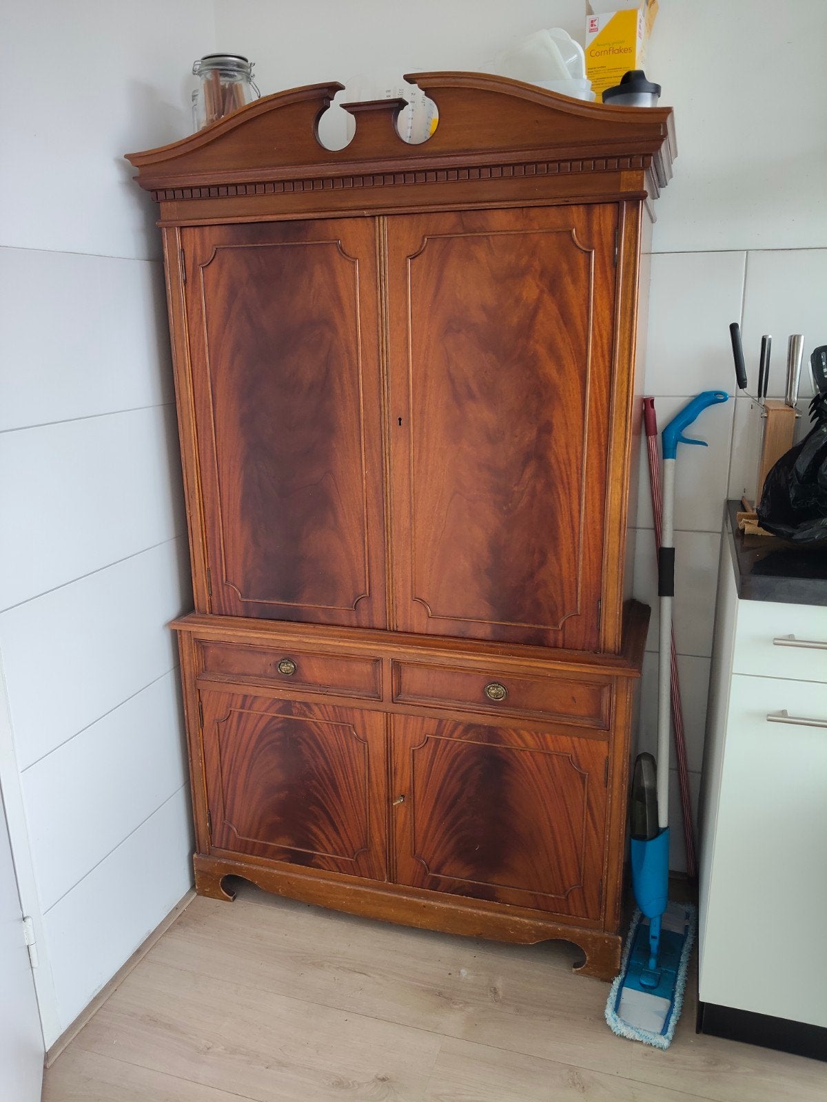 Antieke (voorraad)kast, Ophalen