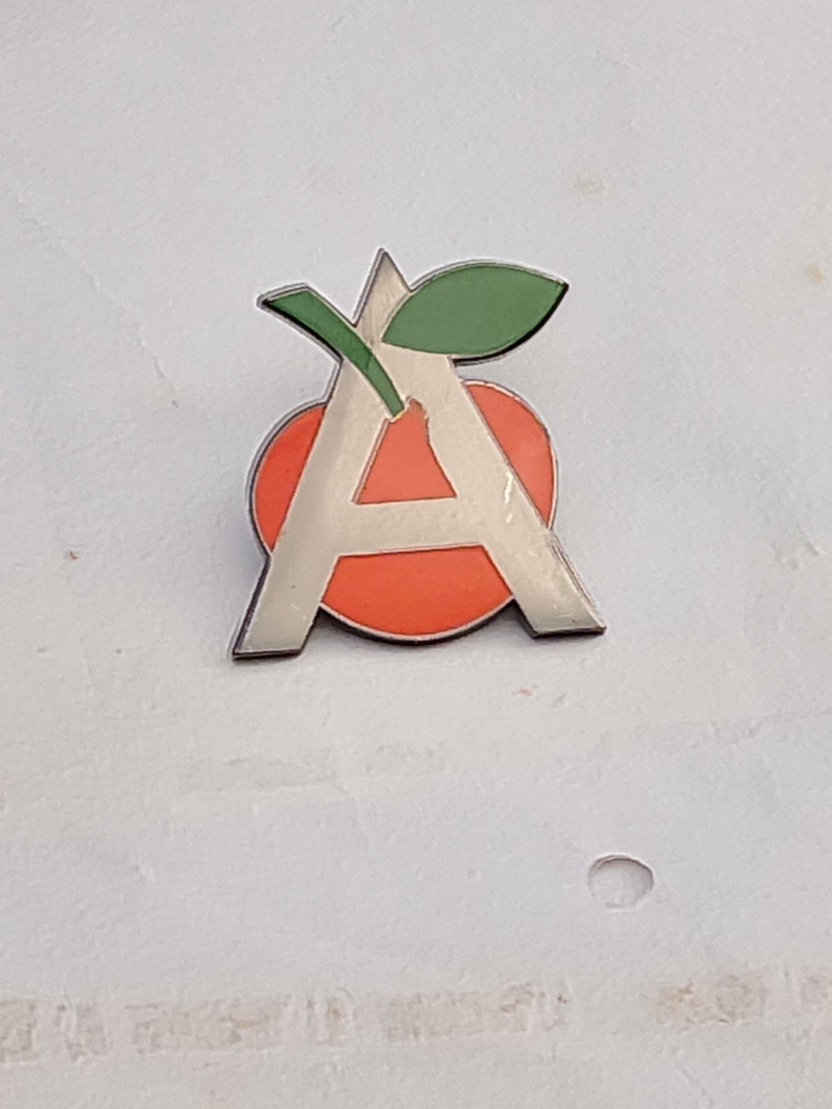 Vintage Dick Bruna Nijntje geëmailleerde letterspelden / pin, Verzamelen, Ophalen of Verzenden, Zo goed als nieuw