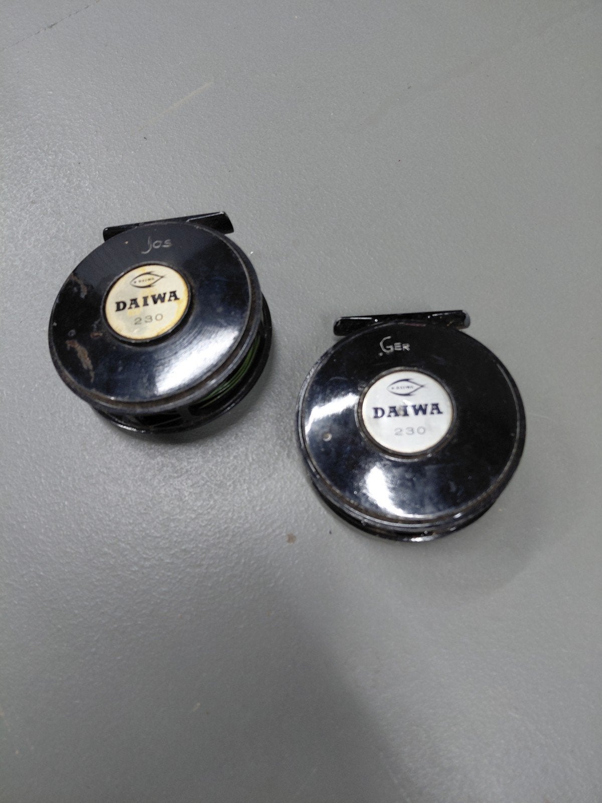 2 Daiwa klassieke vliegenreels type 230 Japan made met  lijn, Ophalen of Verzenden, Gebruikt, Molen