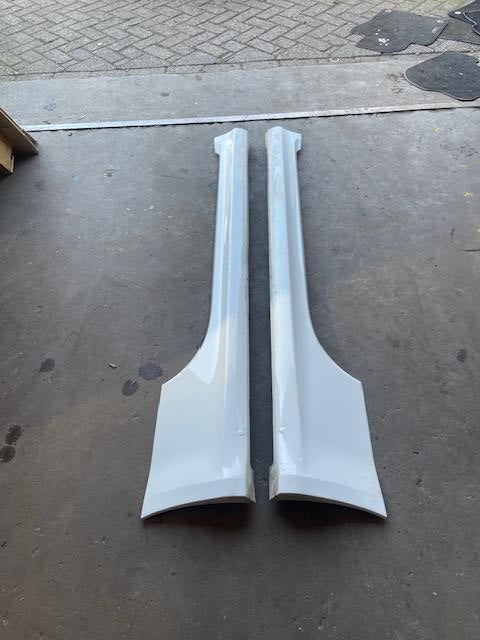 Sideskirt Set Abarth 500/595/695 (2016-05/..) 7356545550, Auto-onderdelen, Stellantis N.V., Gebruikt, Webaccessibility@stellantis.com