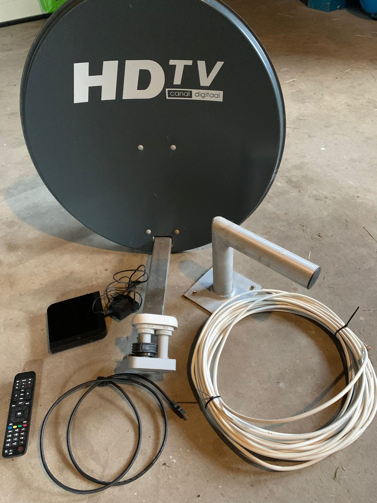 Schotelantenne met toebehoren, Audio, Tv en Foto, Schotelantennes, Ophalen, Zo goed als nieuw