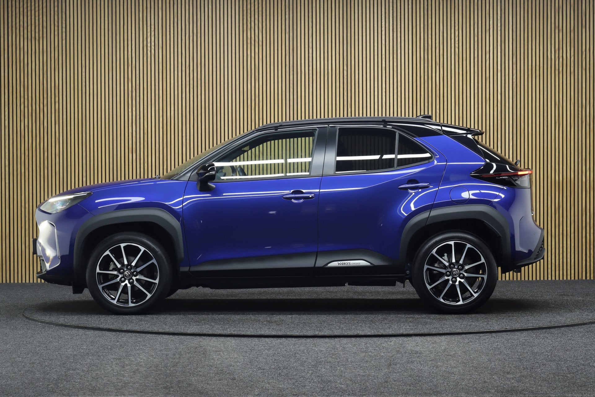Toyota Yaris Cross 1.5 Hybrid GR Sport | Panoramadak | Parke, Auto's, Dealer onderhouden, Gebruikt, Blauw, 49 €/maand