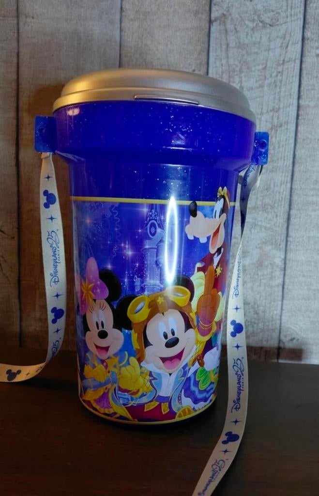 Disneyland Paris 25 Years of Stars popcornemmer + draagriem, Ophalen of Verzenden, Overige figuren, Zo goed als nieuw, Servies