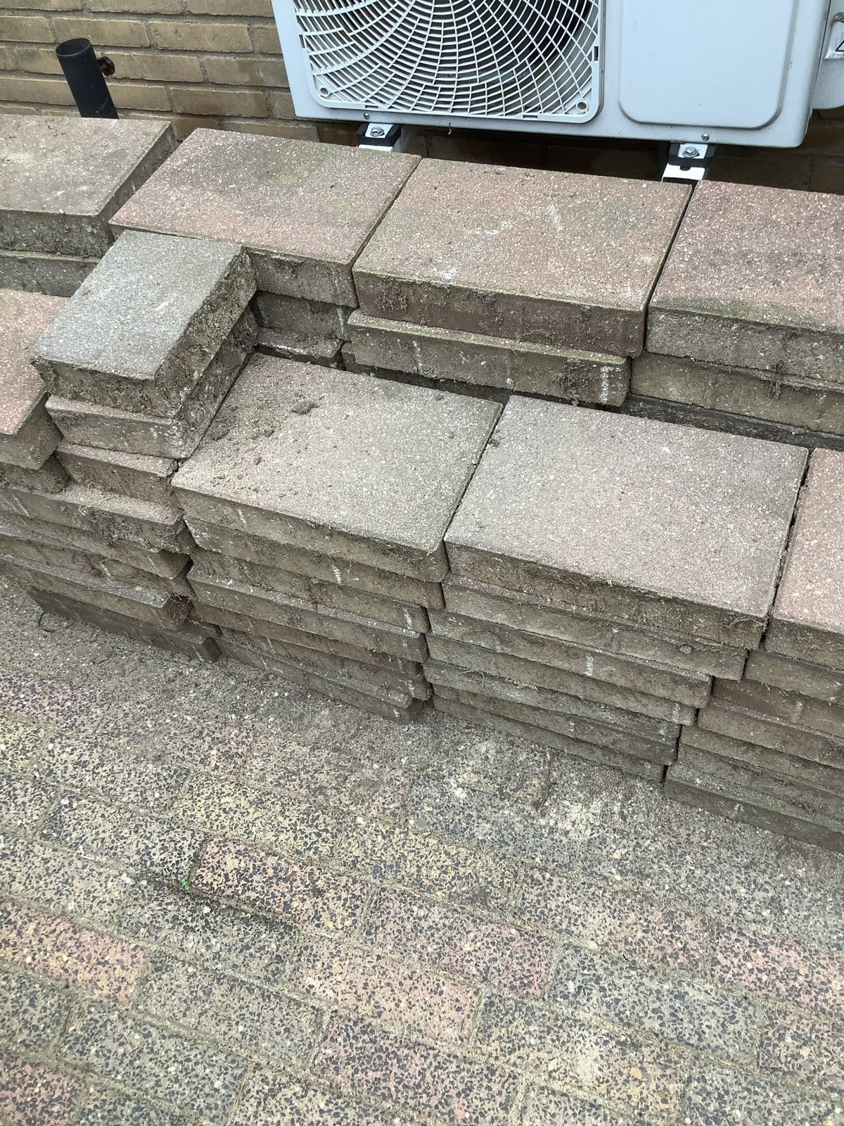 Grats Gebruikte Waaltjes 30x20x6 cm - 67 stuks, Tuin en Terras, Gebruikt, Klinkers, Ophalen of Verzenden, Minder dan 5 m²