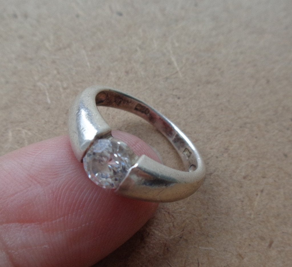 zilveren ring met flonkerende heldere steen [100], Sieraden, Tassen en Uiterlijk, Ringen, Verzenden, Dame, Zilver, Zilver