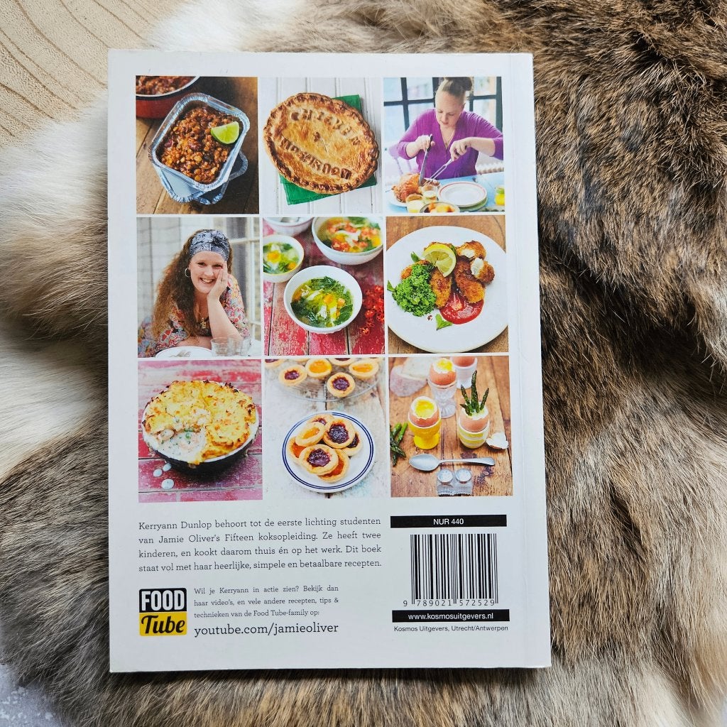 Jamie Oliver’s Foodtube Het familie kookboek **, Ophalen of Verzenden, Zo goed als nieuw
