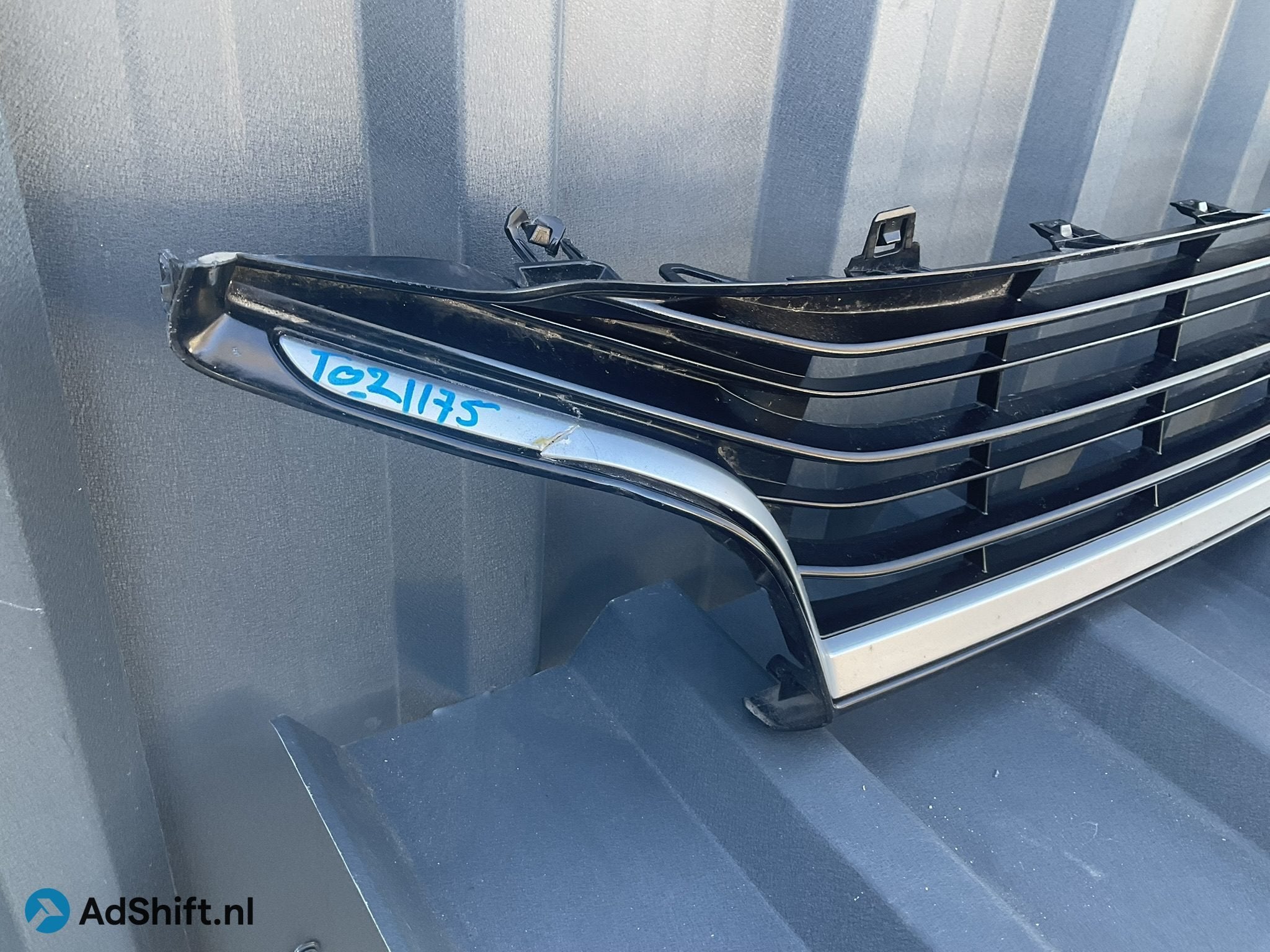 Bumper Rooster Toyota Yaris 53102K0020 Voorbumper Gril To-21