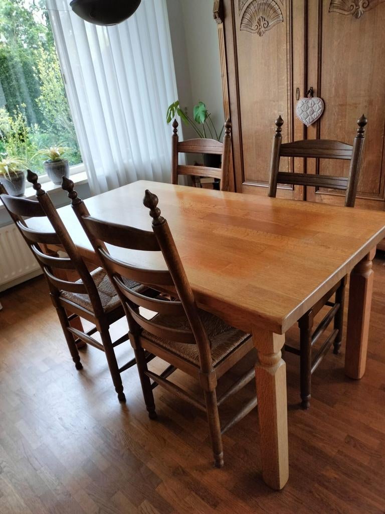 Eikenhouten eettafel met 4 stoelen en rieten zitting, Ophalen, Gebruikt, 100 tot 150 cm, 50 tot 100 cm