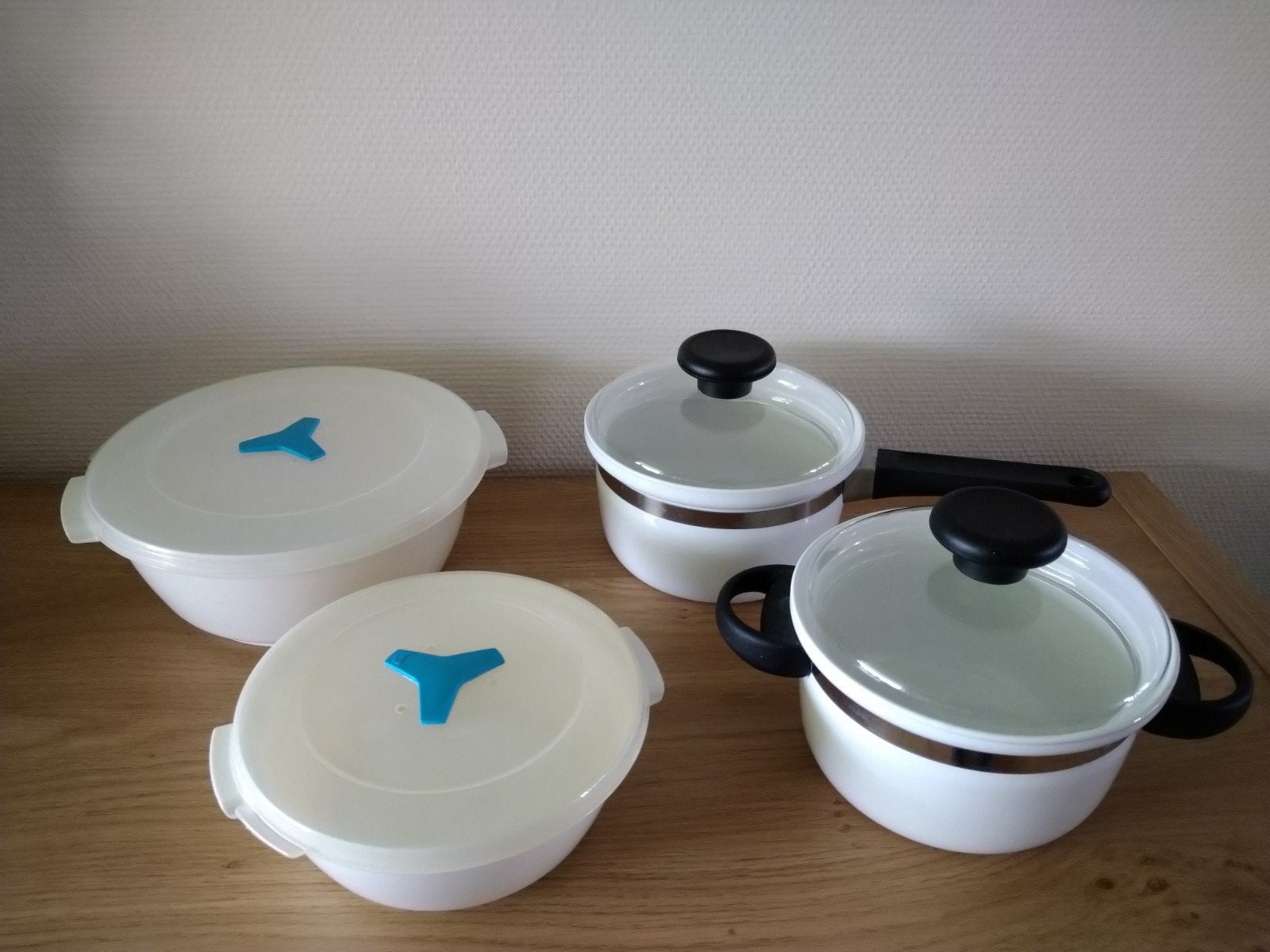 Twee magnetron pannen en twee magnetron bakjes., Ophalen of Verzenden, Zo goed als nieuw