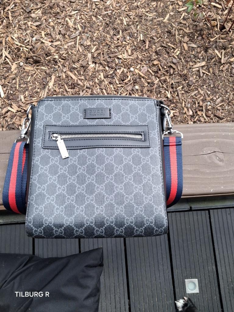 Heren schoudertas Gucci GG Supreme Messenger Tas Zwart, Sieraden, Tassen en Uiterlijk, Tassen | Schoudertassen, Overige merken