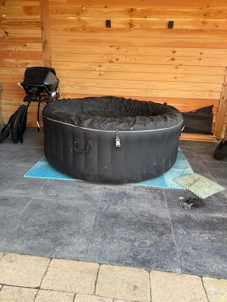 Opblaasbare Jacuzzi - Ontspanning voor Thuis, Ophalen, Gebruikt, Afdekzeil, Opblaasbaar