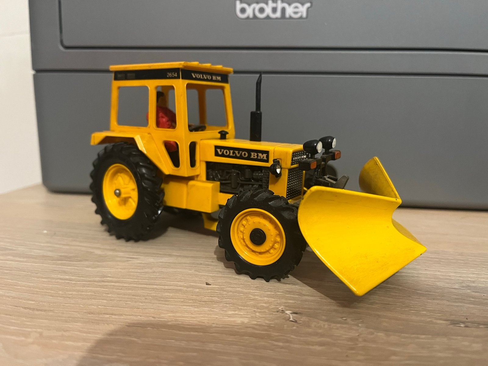 Volvo BM 2654 Tractor met Sneeuwschuiver Model, Hobby en Vrije tijd, Ophalen of Verzenden, Zo goed als nieuw, Overige typen, Overige merken